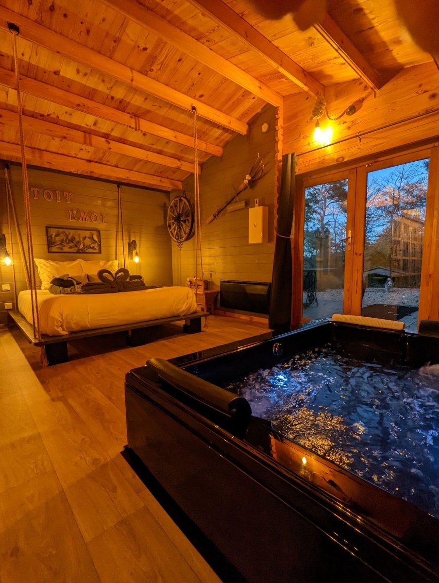 Le Toit Emoi - Love’nSpa - weekend en amoureux, love rooms avec spa ou jacuzzi privatif4 de Le Toit Emoi
