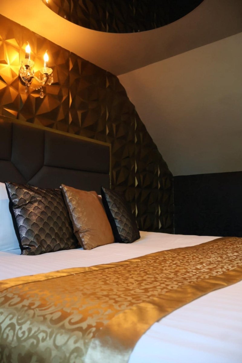 L'Élixir Vitré - La Suite de l'Elixir - Love’nSpa - weekend en amoureux, love rooms avec spa ou jacuzzi privatif8 de L'Élixir Vitré - La Suite de l'Elixir
