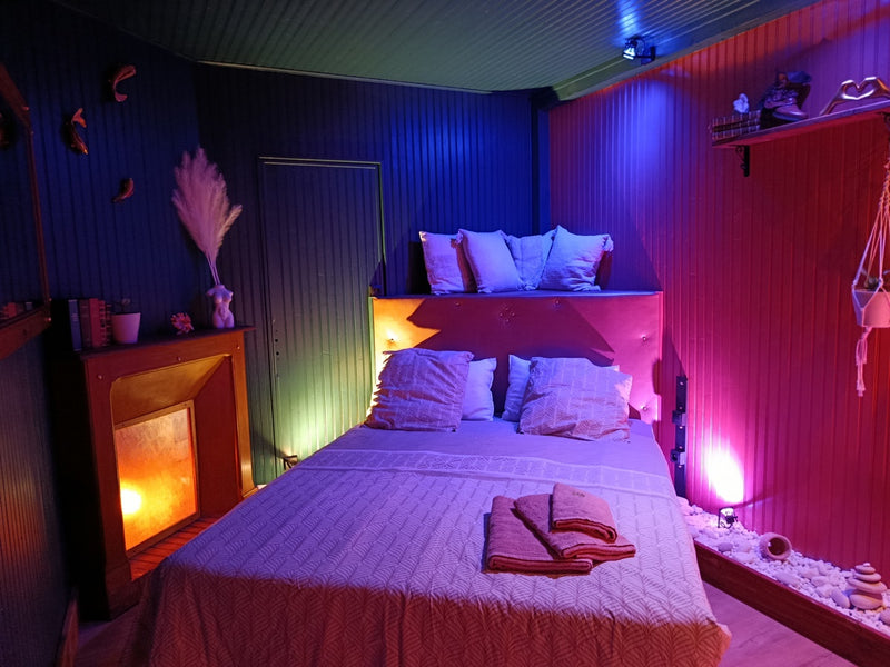 L'Enchanteuse - Love’nSpa - weekend en amoureux, love rooms avec spa ou jacuzzi privatif1 de L'Enchanteuse
