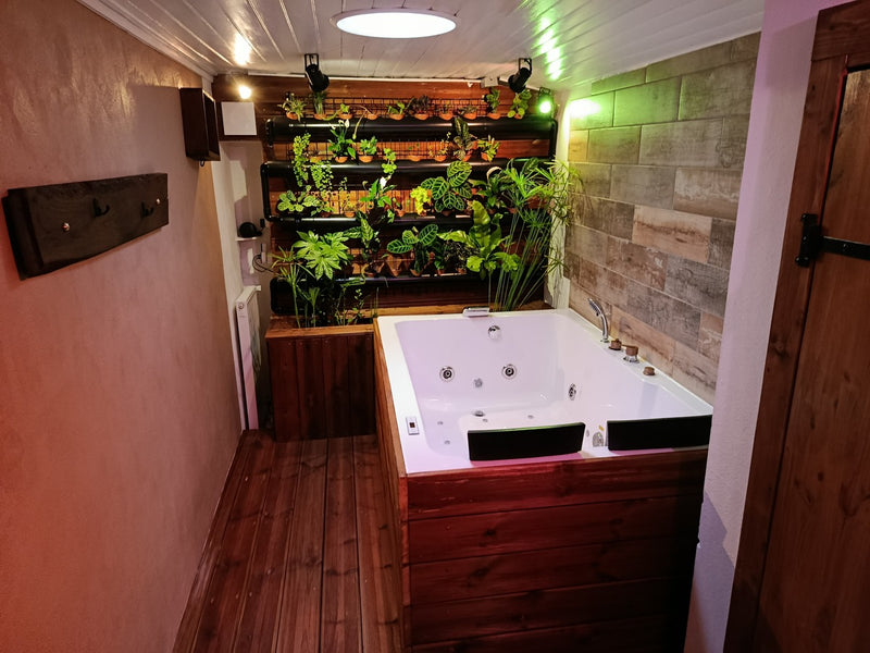 L'Enchanteuse - Love’nSpa - weekend en amoureux, love rooms avec spa ou jacuzzi privatif2 de L'Enchanteuse
