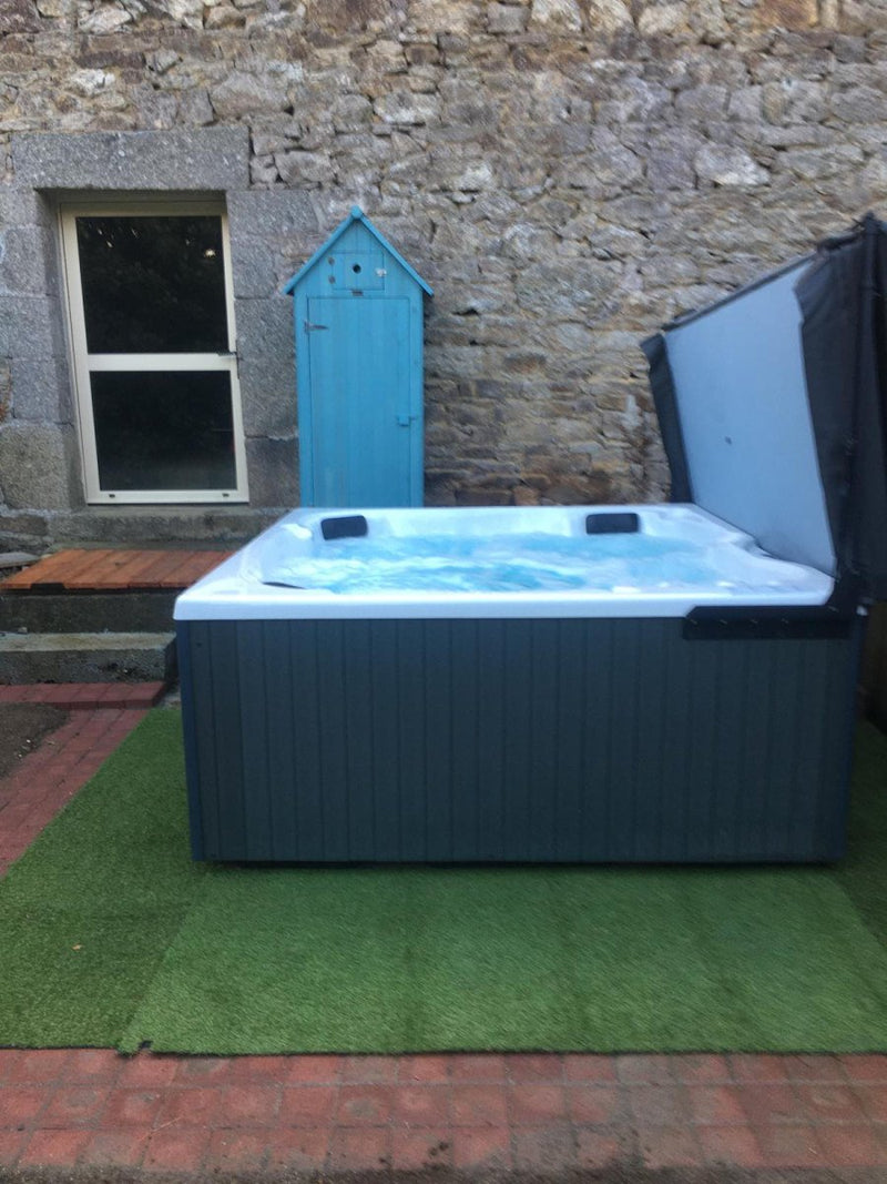 Les Ajoncs - Love’nSpa - weekend en amoureux, love rooms avec spa ou jacuzzi privatif4 de Les Ajoncs
