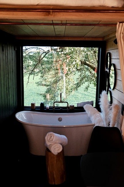 Les Cabanes Étoilées - Love’nSpa - weekend en amoureux, love rooms avec spa ou jacuzzi privatif10 de Les Cabanes Étoilées
