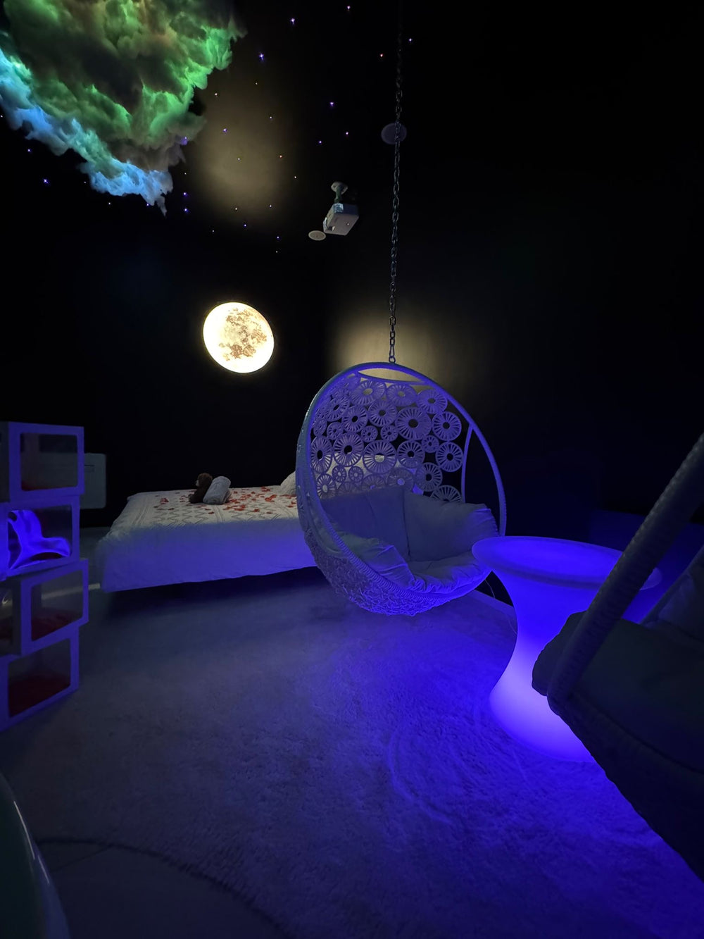 Les Cinq Eléments - Love room L'air  - Love’nSpa - weekend en amoureux, love rooms avec spa ou jacuzzi privatif9 de Les Cinq Eléments // L'Air
