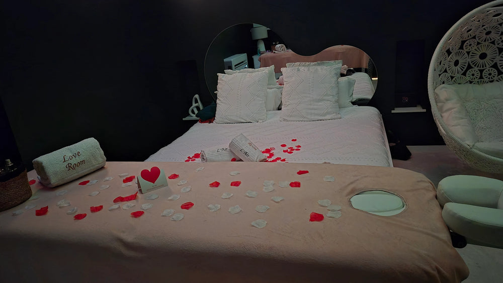 Les Cinq Eléments - Love room L'air  - Love’nSpa - weekend en amoureux, love rooms avec spa ou jacuzzi privatif7 de Les Cinq Eléments // L'Air
