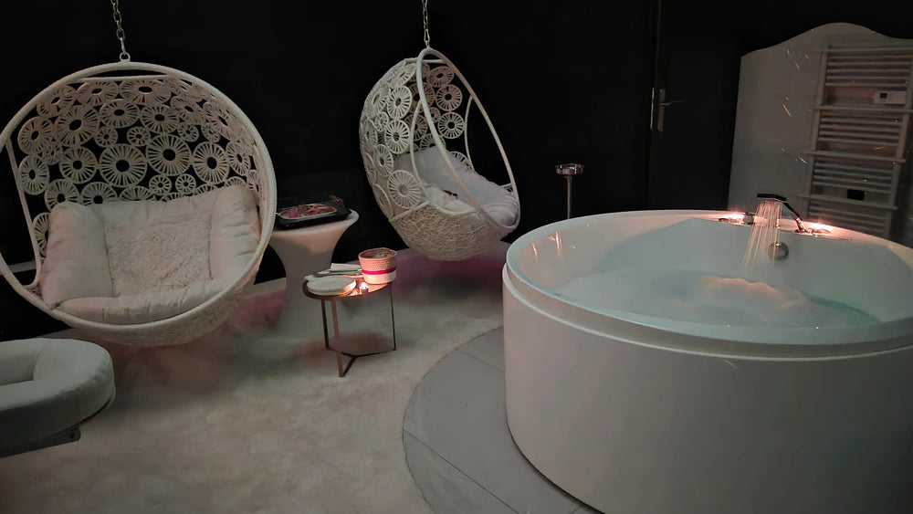 Les Cinq Eléments - Love room L'air  - Love’nSpa - weekend en amoureux, love rooms avec spa ou jacuzzi privatif6 de Les Cinq Eléments // L'Air
