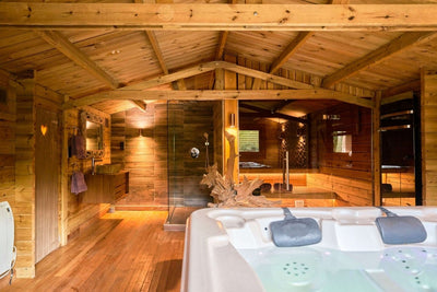 Les Cottages du Parc - Le Cottage Canadien - Love’nSpa - weekend en amoureux, love rooms avec spa ou jacuzzi privatif