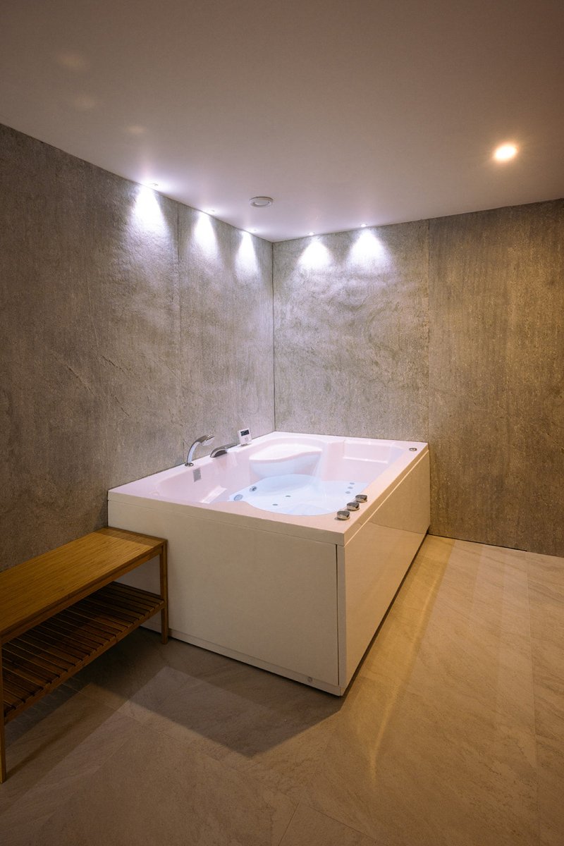 Les Eclats d'Amour - L'Éclat Séléné - Love’nSpa - weekend en amoureux, love rooms avec spa ou jacuzzi privatif4 de Les Eclats d'Amour - L'Éclat Séléné
