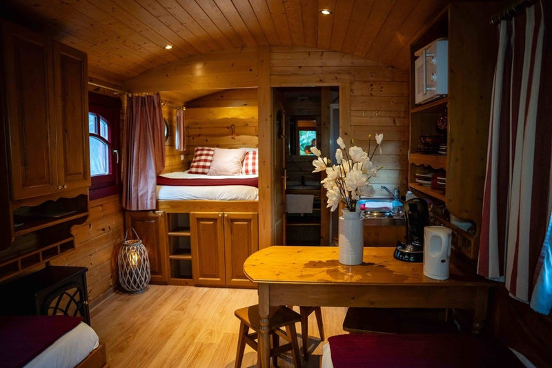 Les Roulottes du Petit Gouffre de Padirac - Love’nSpa - weekend en amoureux, love rooms avec spa ou jacuzzi privatif2 de Les Roulottes du Petit Gouffre de Padirac
