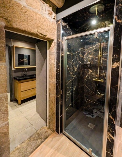 Les Suites du Bouddha Bleu - La Suite Samadhi - Love’nSpa - weekend en amoureux, love rooms avec spa ou jacuzzi privatif9 de Les Suites du Bouddha Bleu - La Suite Samadhi
