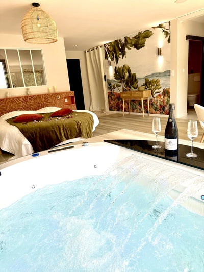 Les Suites du Payré - Suite Romance - Love’nSpa - weekend en amoureux, love rooms avec spa ou jacuzzi privatif