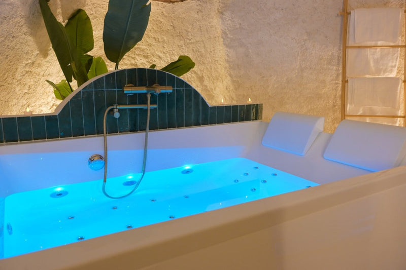 Les Voûtes - Suite Spa Balnéo & Hammam privatifs - Love’nSpa - weekend en amoureux, love rooms avec spa ou jacuzzi privatif3 de Les Voûtes - Private Spa Balneo & Hammam Suite
