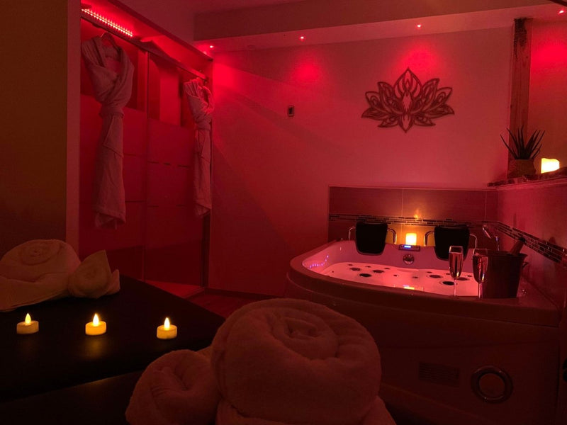 L'Escapade - Love’nSpa - weekend en amoureux, love rooms avec spa ou jacuzzi privatif1 de L'Escapade

