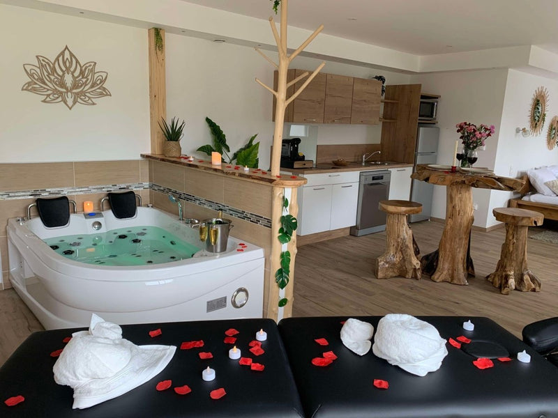 L'Escapade - Love’nSpa - weekend en amoureux, love rooms avec spa ou jacuzzi privatif2 de L'Escapade
