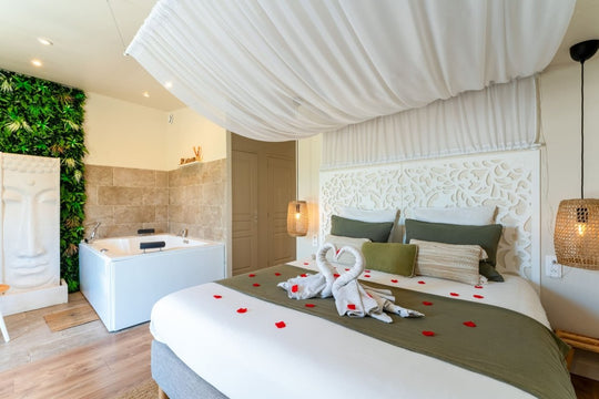 L'Essentiel Gîte de Charme 5 Etoiles - La suite ÉVASION - Love’nSpa - weekend en amoureux, love rooms avec spa ou jacuzzi privatif