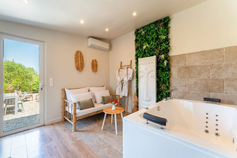 L'Essentiel Gîte de Charme 5 Etoiles - La suite ÉVASION - Love’nSpa - weekend en amoureux, love rooms avec spa ou jacuzzi privatif1 de L'Essentiel Gîte de Charme 5 Etoiles - La suite ÉVASION
