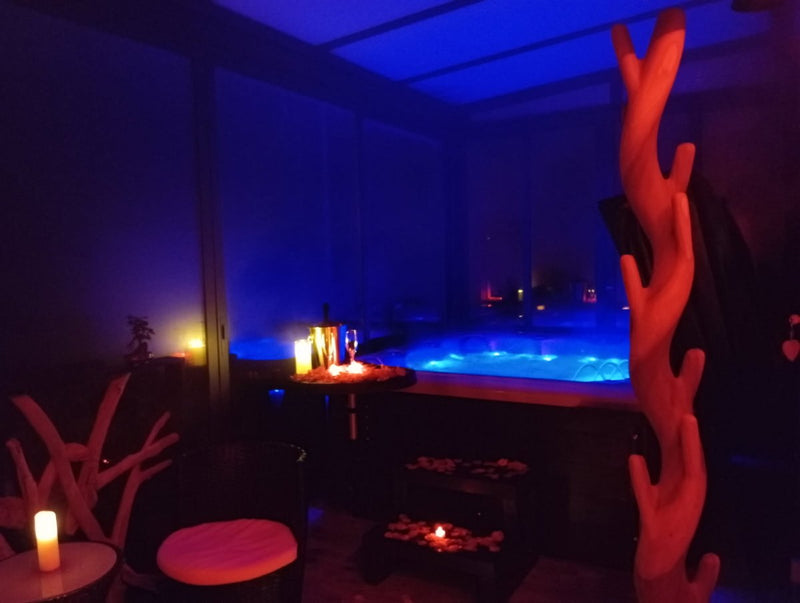 L'Etincelle - Love’nSpa - weekend en amoureux, love rooms avec spa ou jacuzzi privatif3 de L'Etincelle
