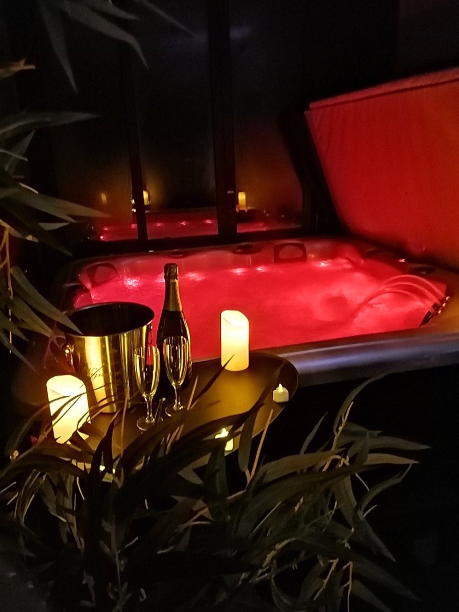 L'Etincelle - Love’nSpa - weekend en amoureux, love rooms avec spa ou jacuzzi privatif1 de L'Etincelle
