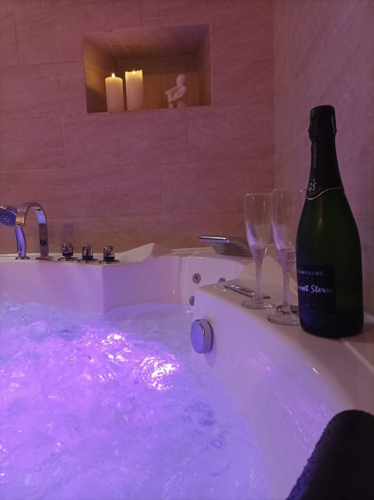 L'Evasion - Love’nSpa - weekend en amoureux, love rooms avec spa ou jacuzzi privatif3 de L'Evasion
