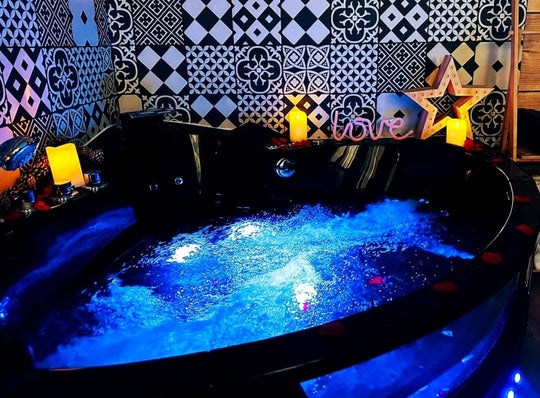 L'Évasion romantique en AMAZONIE Spa et Cinéma sous les arbres - Love’nSpa - weekend en amoureux, love rooms avec spa ou jacuzzi privatif