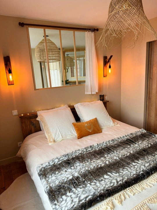 L'Évasion Safari : Spa privatif, Écran cinéma - Love’nSpa - weekend en amoureux, love rooms avec spa ou jacuzzi privatif