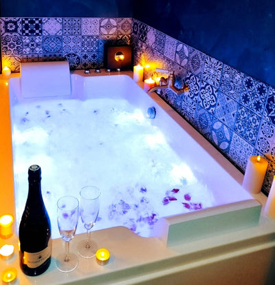 L'Évasion Scandinave Romantique : Spa XXL & Cinéma - Love’nSpa - weekend en amoureux, love rooms avec spa ou jacuzzi privatif