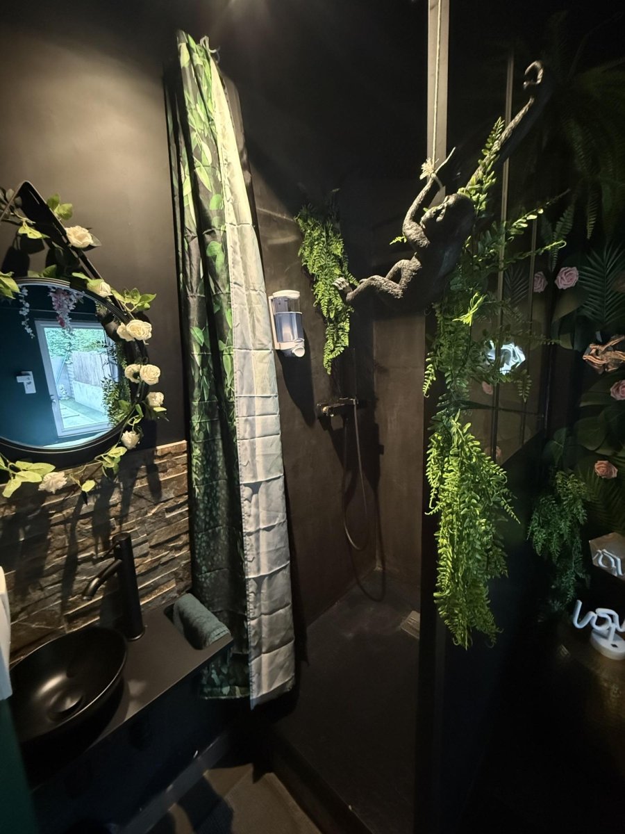 L'Everest Rooms - Love Room Amazone - Love’nSpa - weekend en amoureux, love rooms avec spa ou jacuzzi privatif11 de L'Everest Rooms - Love Room Amazone
