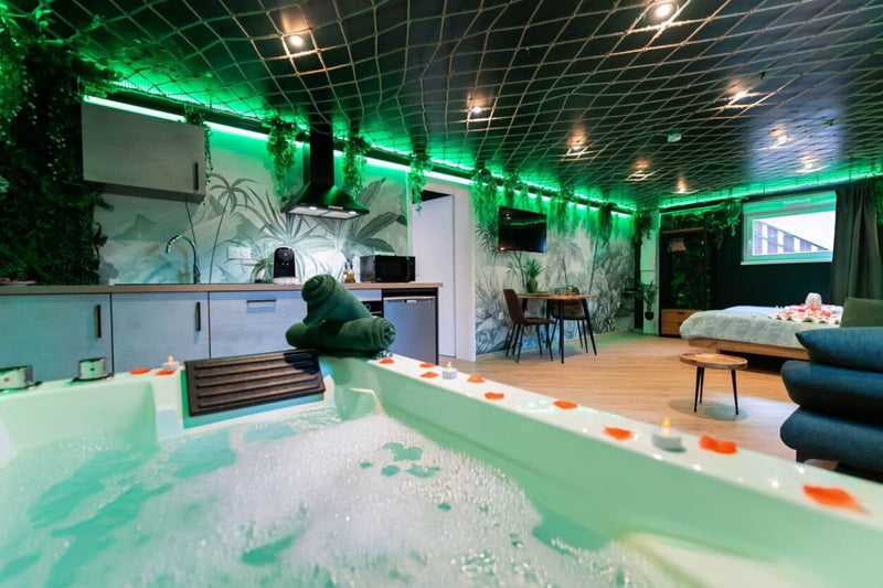 L'oasis tropicale - Love’nSpa - weekend en amoureux, love rooms avec spa ou jacuzzi privatif3 de L'oasis tropicale
