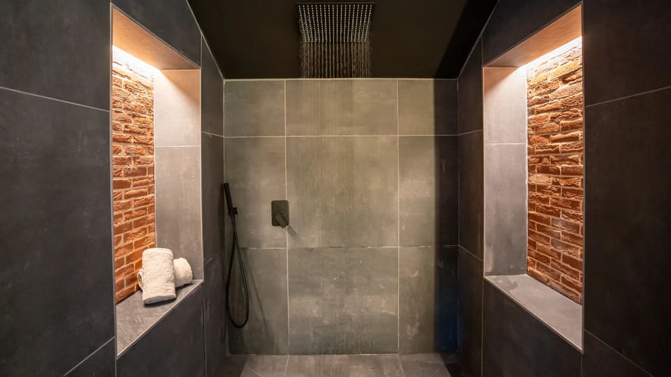 Loft Spa - St Etienne - Love’nSpa - weekend en amoureux, love rooms avec spa ou jacuzzi privatif9 de Loft Spa - St Etienne
