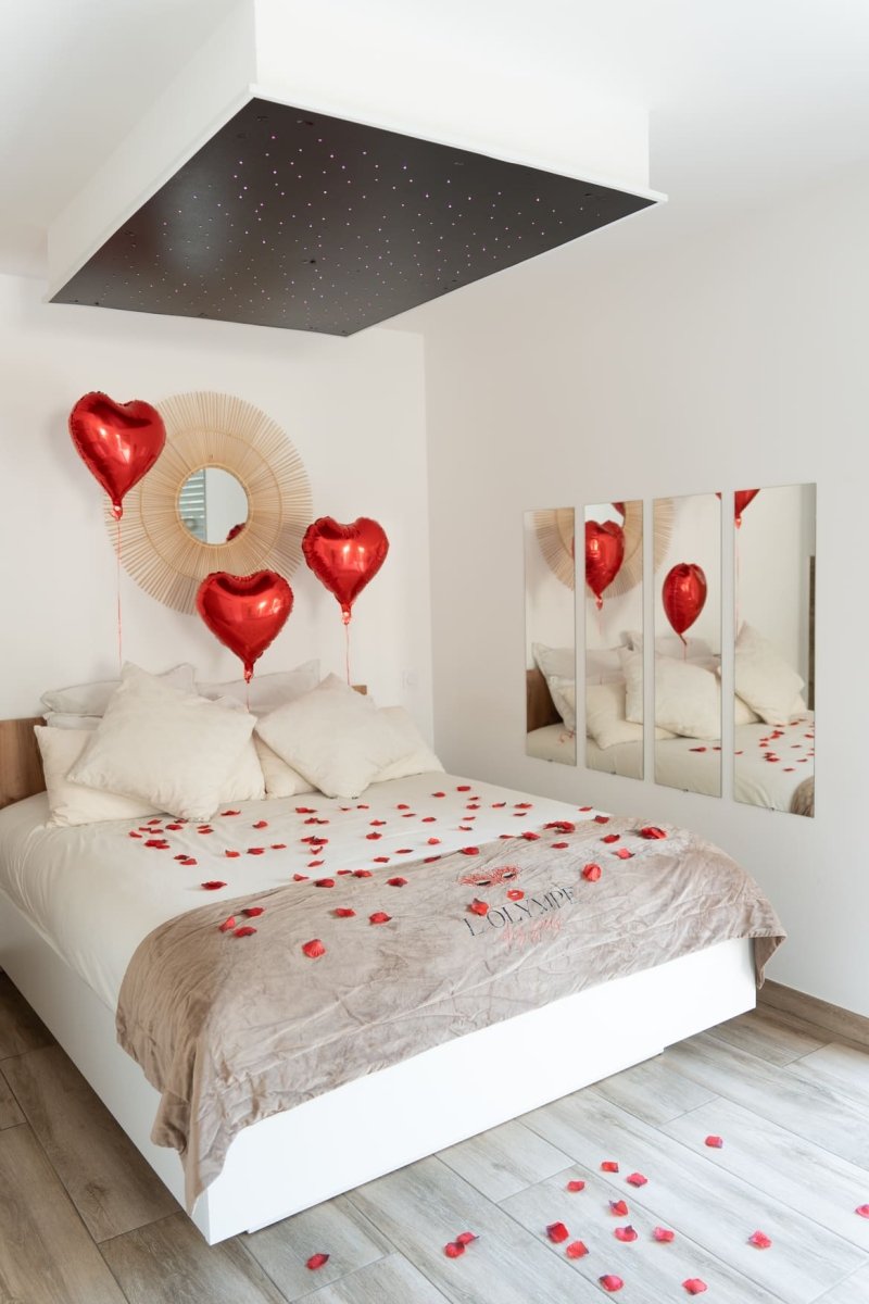 L'Olympe des Sens - HERA • Déesse du mariage - Love’nSpa - weekend en amoureux, love rooms avec spa ou jacuzzi privatif2 de L'Olympe des Sens - VÉNUS
