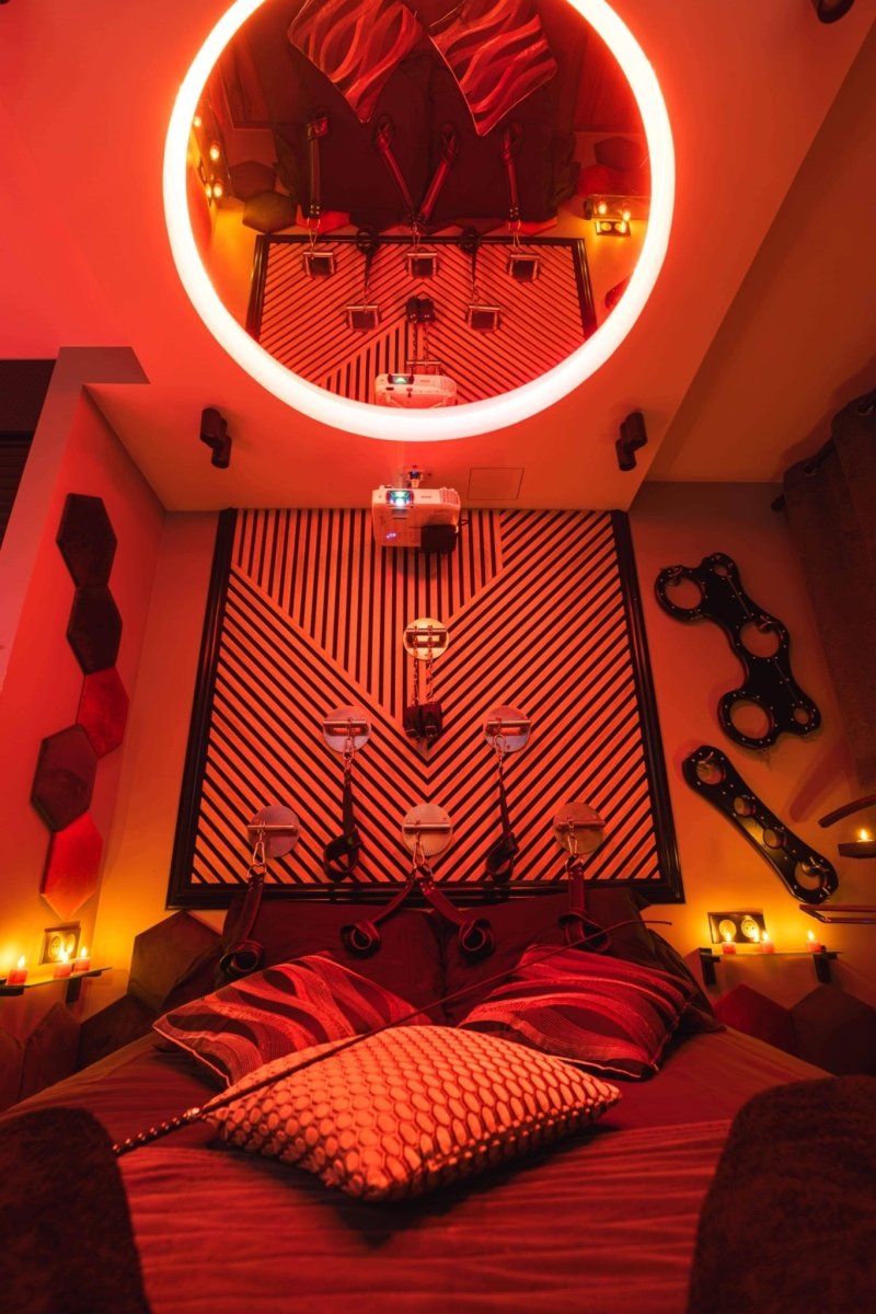 Love And Sex Room - La Boudoir - Love’nSpa - weekend en amoureux, love rooms avec spa ou jacuzzi privatif1 de Love And Sex Room - La Boudoir
