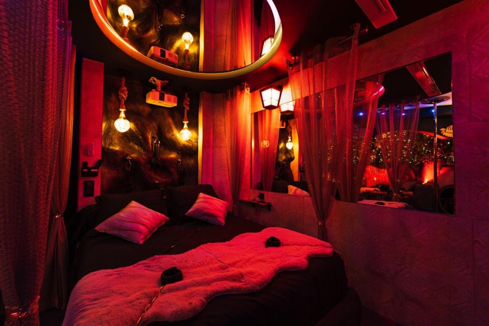 Love And Sex Room - La Romaine - Love’nSpa - weekend en amoureux, love rooms avec spa ou jacuzzi privatif3 de Love And Sex Room - La Romaine
