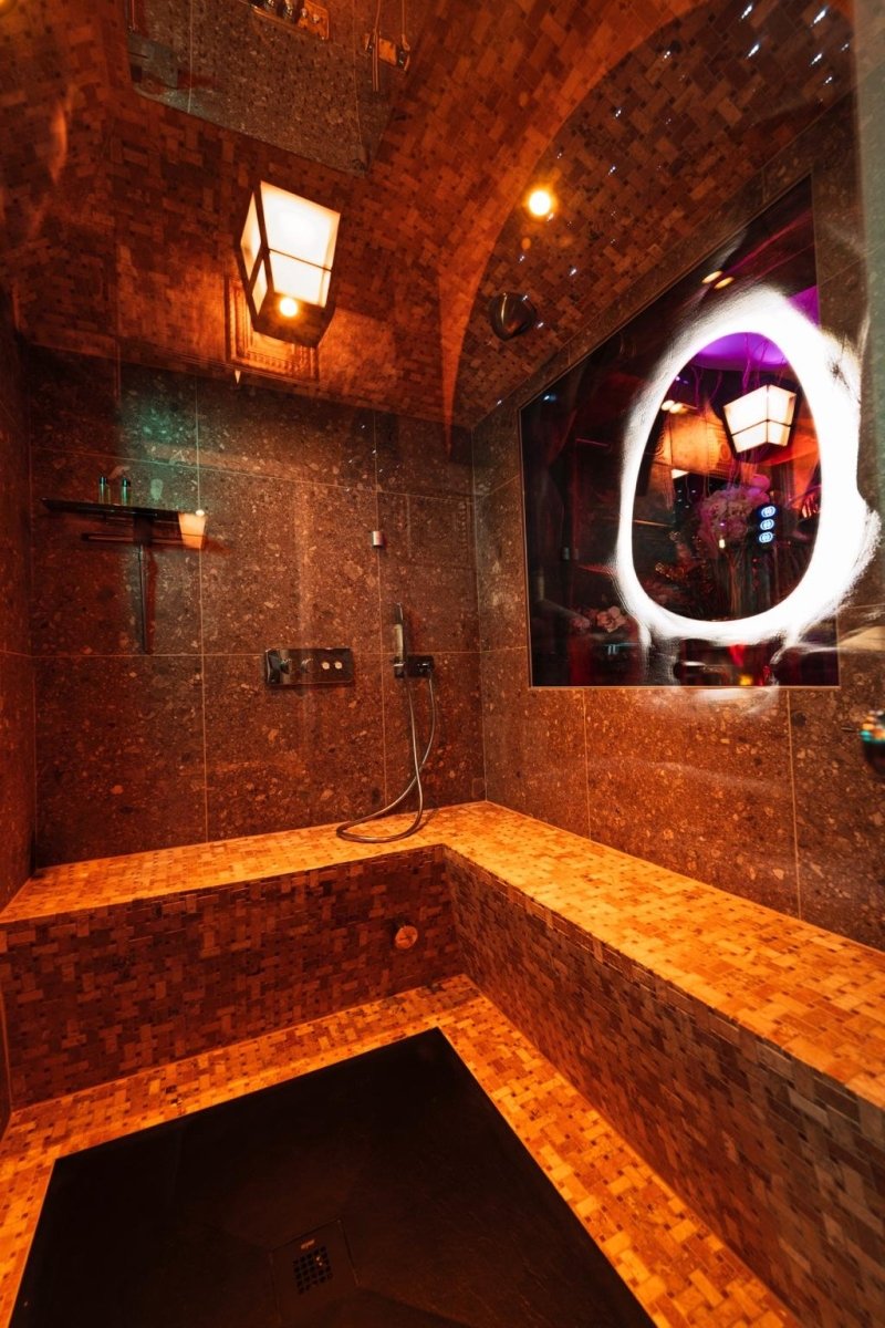 Love And Sex Room - La Romaine - Love’nSpa - weekend en amoureux, love rooms avec spa ou jacuzzi privatif4 de Love And Sex Room - La Romaine
