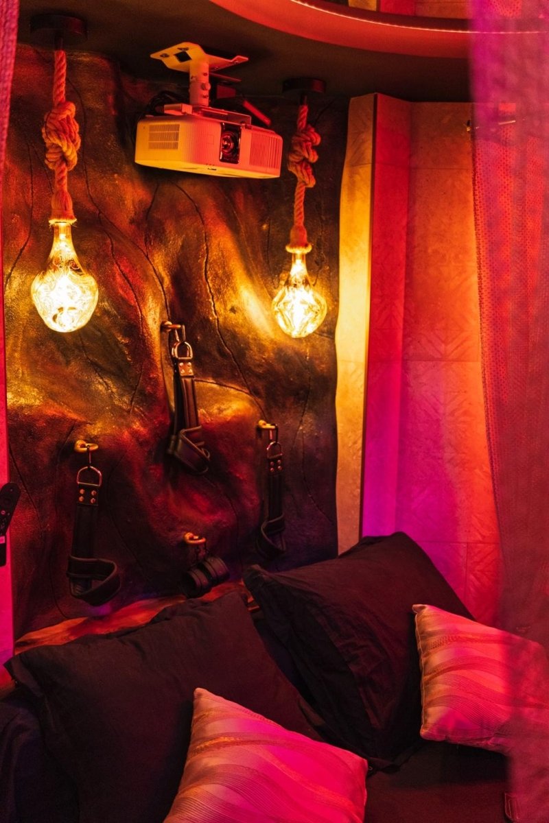 Love And Sex Room - La Romaine - Love’nSpa - weekend en amoureux, love rooms avec spa ou jacuzzi privatif15 de Love And Sex Room - La Romaine
