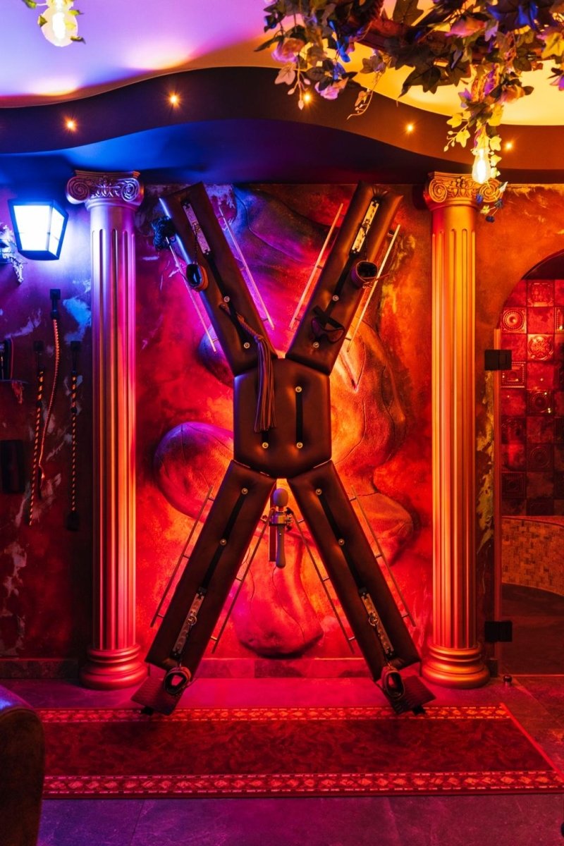 Love And Sex Room - La Romaine - Love’nSpa - weekend en amoureux, love rooms avec spa ou jacuzzi privatif8 de Love And Sex Room - La Romaine
