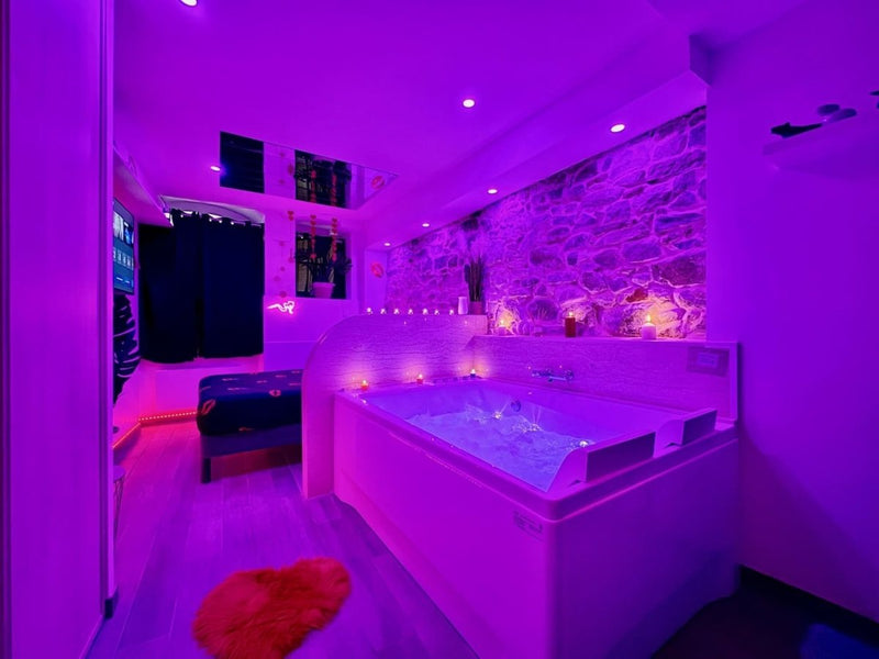 LOVE PIERRE SCIZE - Love’nSpa - weekend en amoureux, love rooms avec spa ou jacuzzi privatif