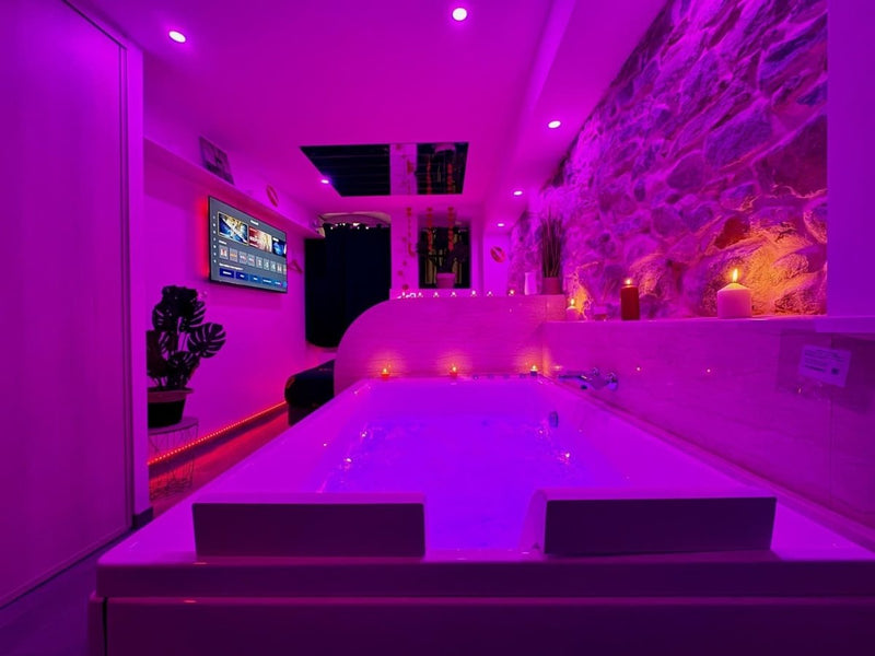 LOVE PIERRE SCIZE - Love’nSpa - weekend en amoureux, love rooms avec spa ou jacuzzi privatif