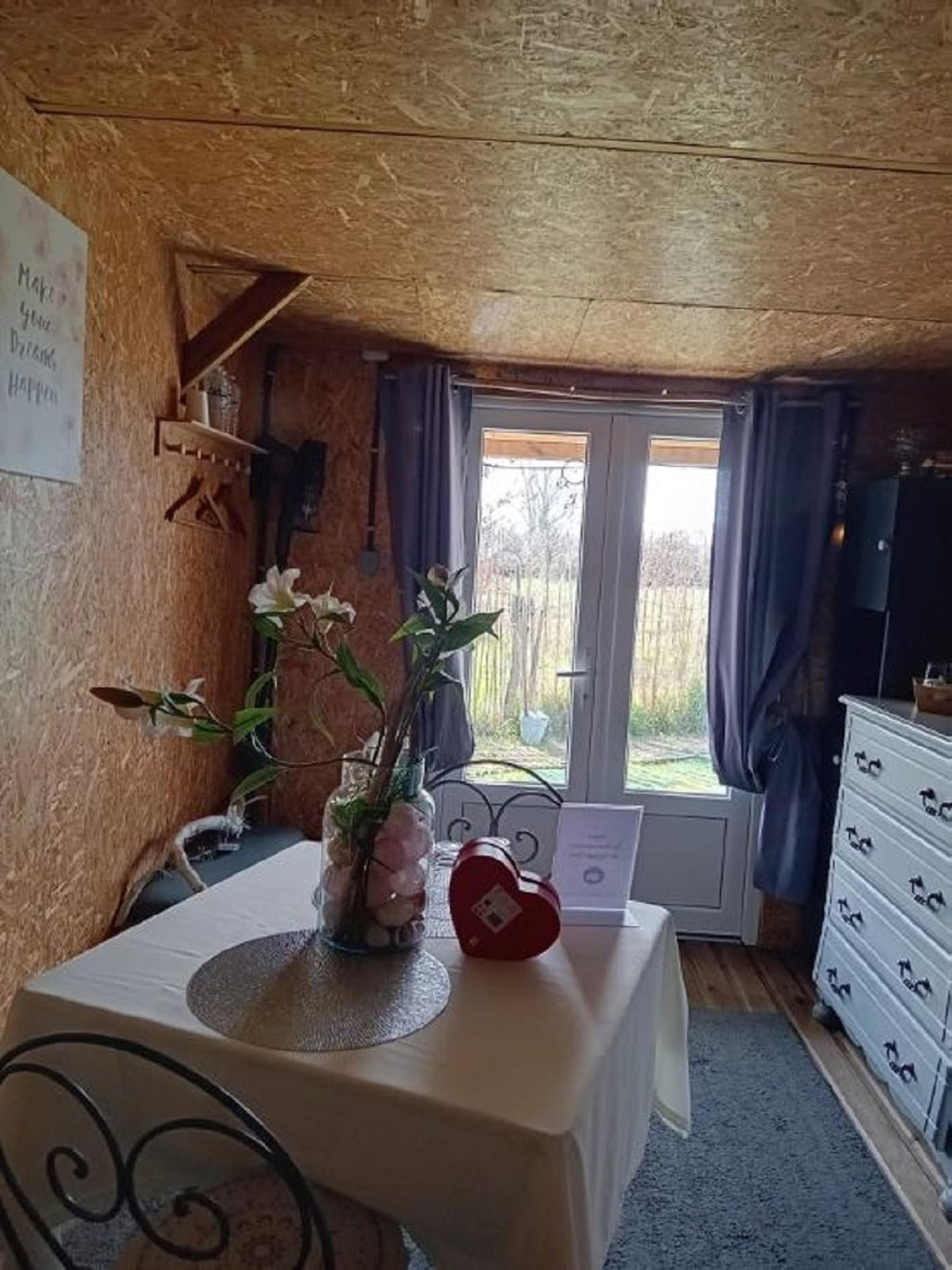 Cabane de restauration 1 de Hébergement Cocooning avec Spa Le Refuge Zen
