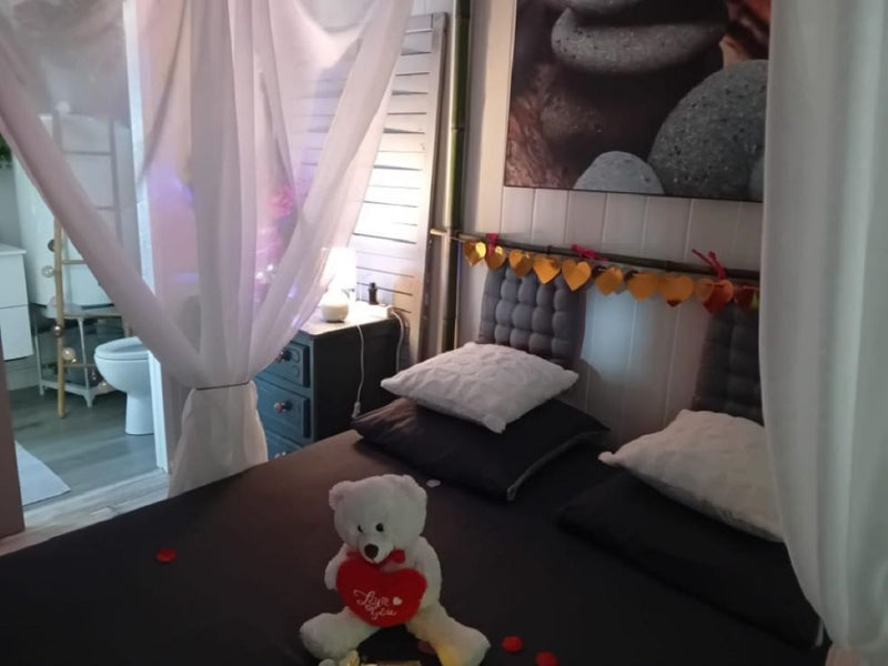 Chambre cocooning 1 de Hébergement Cocooning avec Spa Le Refuge Zen
