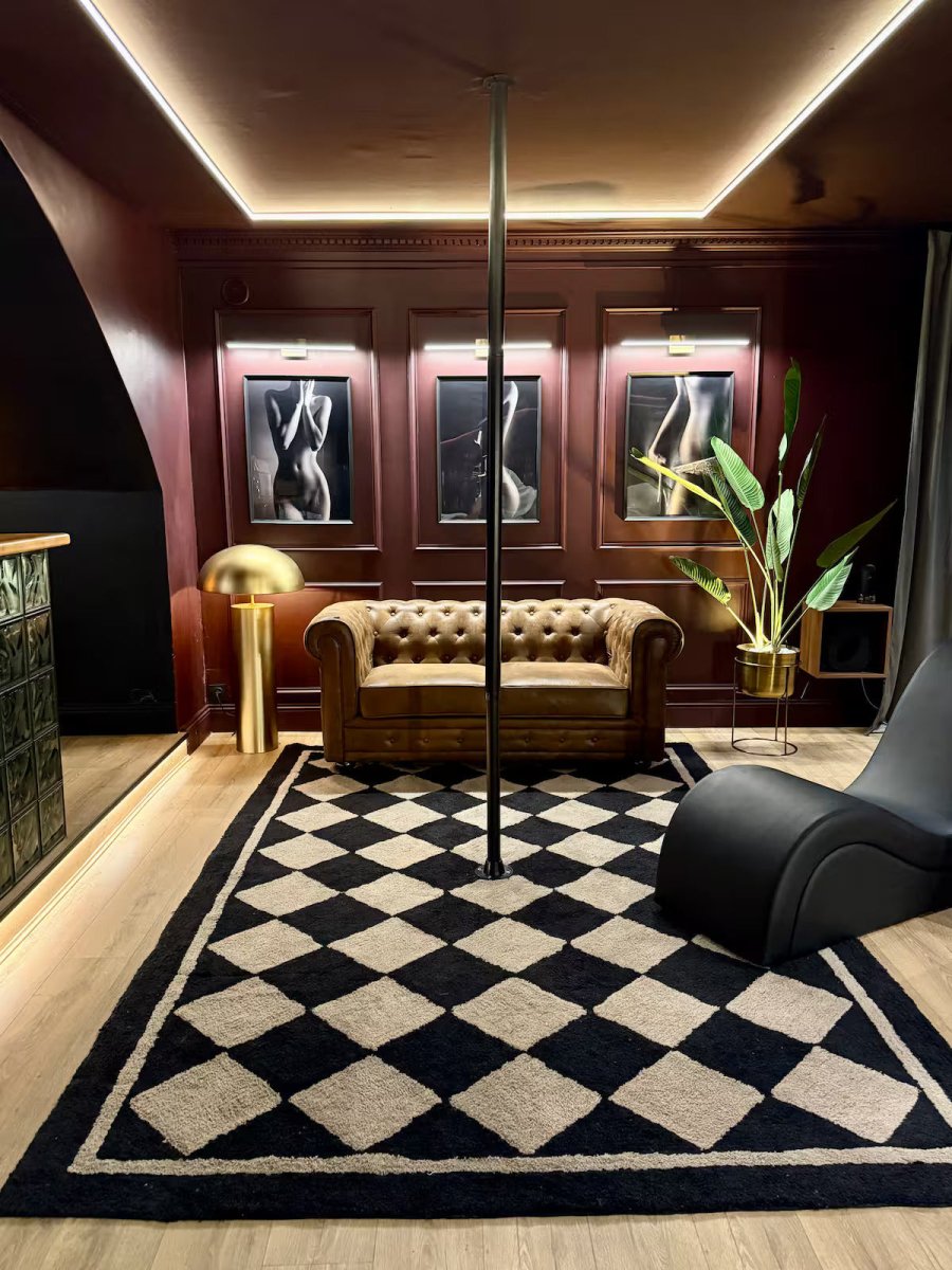 Love Room Luxe – Balnéo – Cinéma - Love’nSpa - weekend en amoureux, love rooms avec spa ou jacuzzi privatif3 de Love Room Luxe – Balnéo – Cinéma
