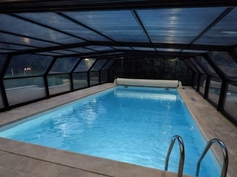 Piscine privative sous son abri, chauffée et éclairée la nuit, Suite Morocco à Blennes4 de Suite Morocco, Domaine de Like a Dream
