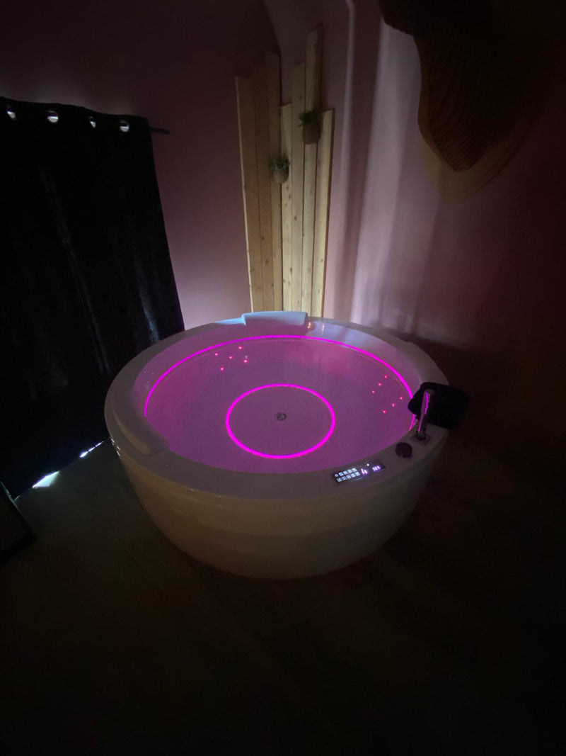 Balnéo privative avec chromothérapie pour un moment de détente2 de Suite Prova
