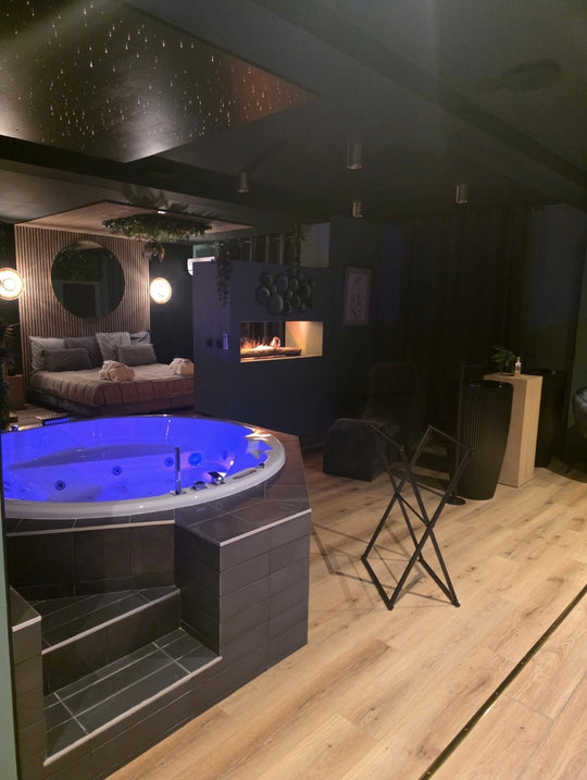 Lit king size vu sur espace bien-être etre avec tv wifi cheminée Toi Et Moi à Chartres — photo 19