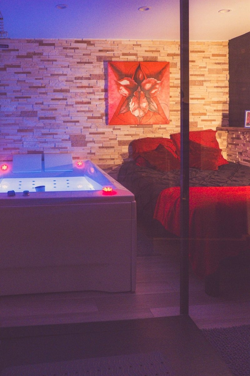LoveRoom Jo - Love’nSpa - weekend en amoureux, love rooms avec spa ou jacuzzi privatif1 de LoveRoom Jo
