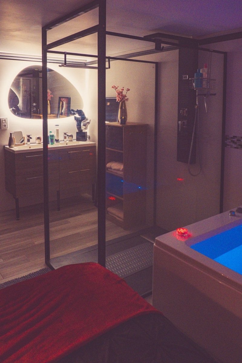LoveRoom Jo - Love’nSpa - weekend en amoureux, love rooms avec spa ou jacuzzi privatif17 de LoveRoom Jo
