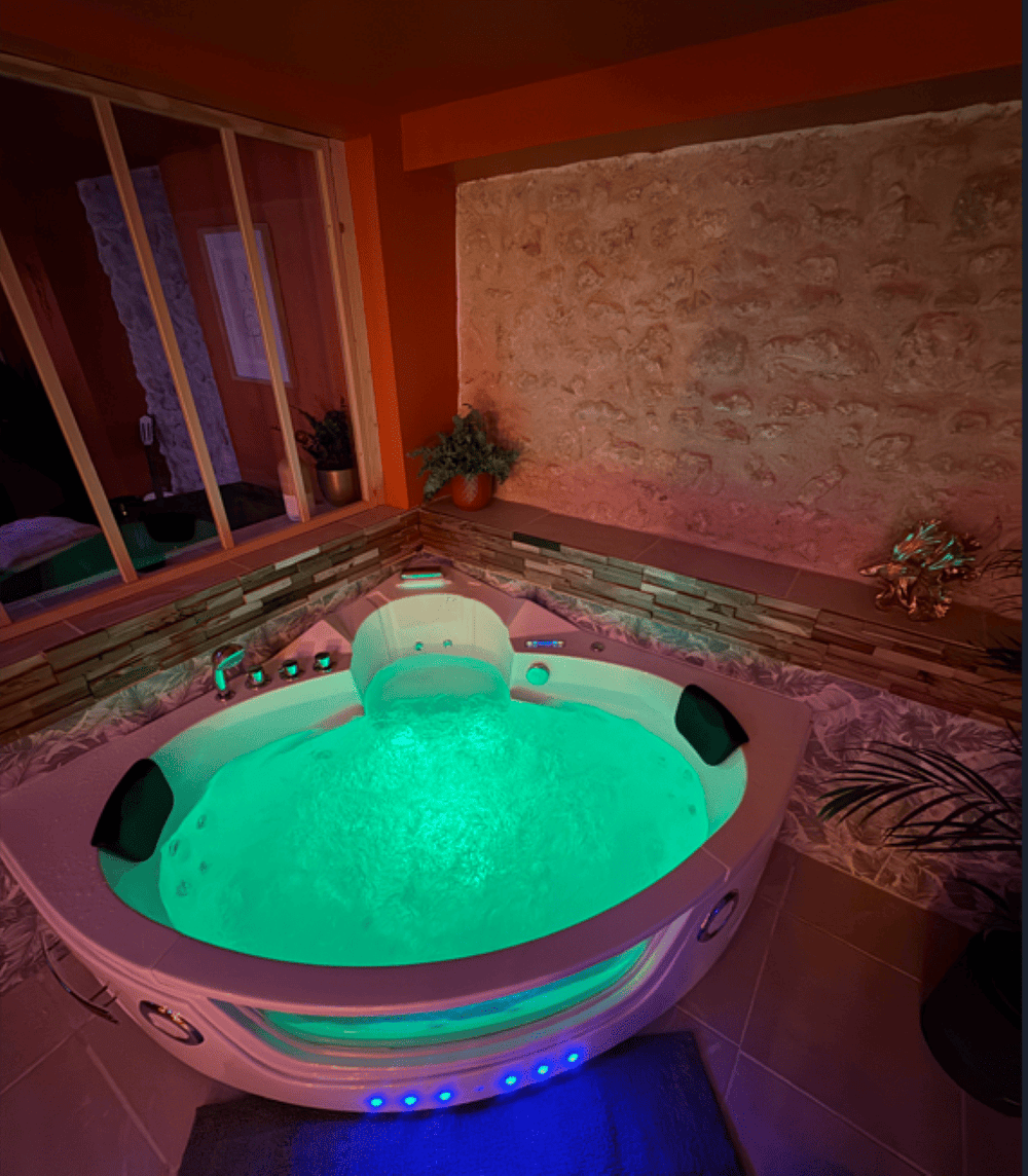 LoveRoom Poitiers Futuroscope - Love’nSpa - weekend en amoureux, love rooms avec spa ou jacuzzi privatif5 de Le Logis d’Agnès – Love Room à 15 min du Futuroscope
