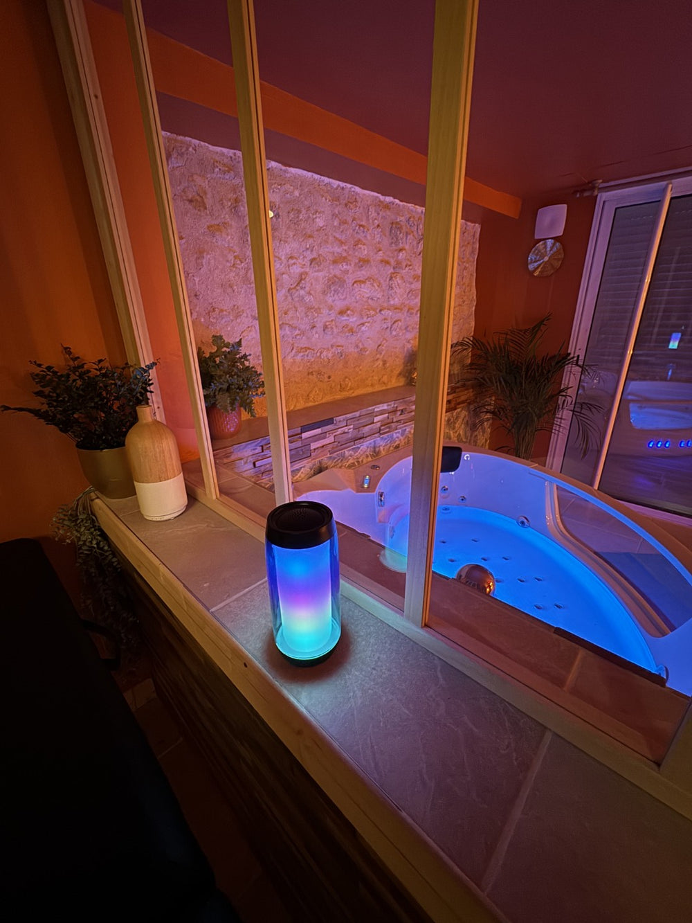 LoveRoom Poitiers Futuroscope - Love’nSpa - weekend en amoureux, love rooms avec spa ou jacuzzi privatif14 de Le Logis d’Agnès – Love Room à 15 min du Futuroscope
