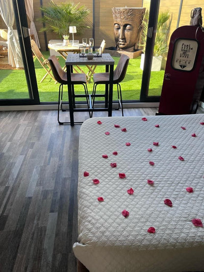LovingSpa - La Suite Vintage - Love’nSpa - weekend en amoureux, love rooms avec spa ou jacuzzi privatif