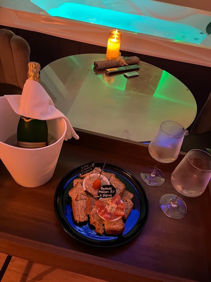 Manoir du Grand Chêne - Suite Quintessence - Love’nSpa - weekend en amoureux, love rooms avec spa ou jacuzzi privatif3 de Manoir du Grand Chêne - Suite Quintessence
