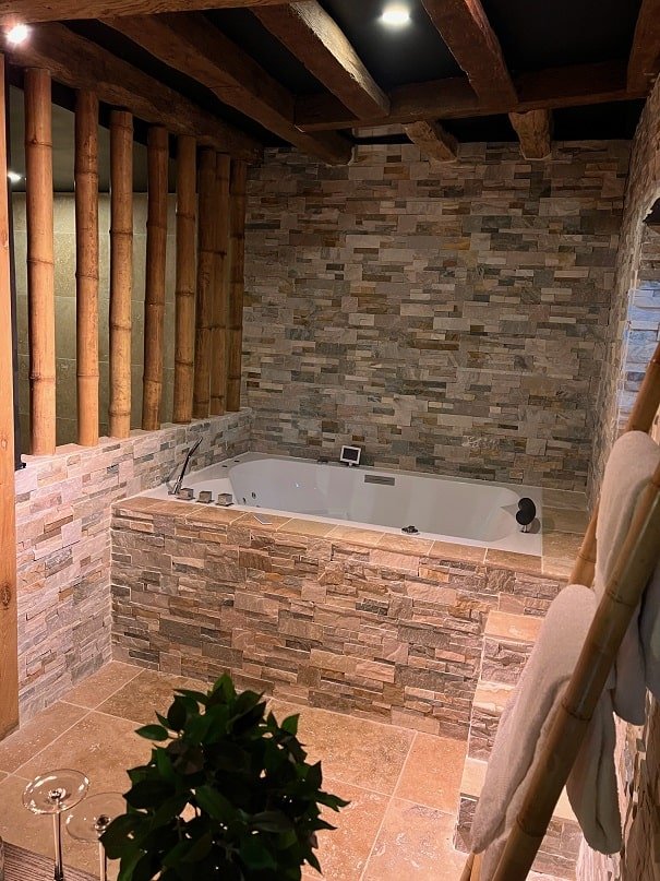 Nature & Love - La maison Love - Love’nSpa - weekend en amoureux, love rooms avec spa ou jacuzzi privatif4 de Nature & Love - La maison Love
