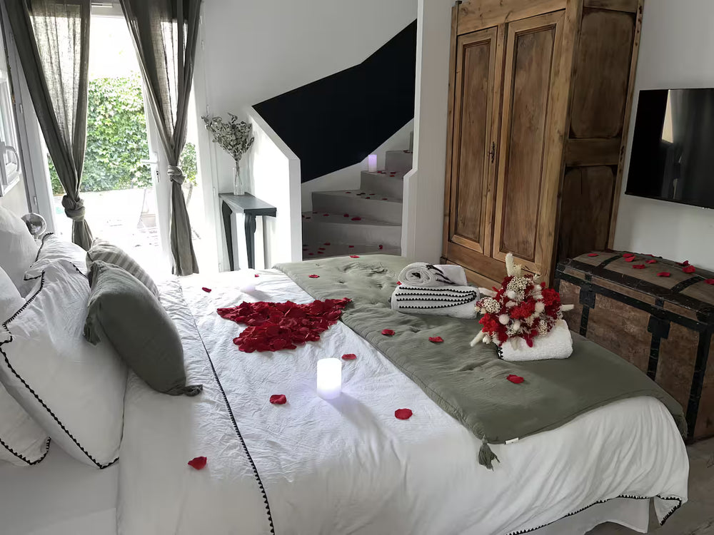 NOVELIA • Loveroom Chic avec Spa & Piscine • 15 min Toulouse - Love’nSpa - weekend en amoureux, love rooms avec spa ou jacuzzi privatif27 de NOVELIA • Loveroom Chic avec Spa & Piscine • 15 min Toulouse
